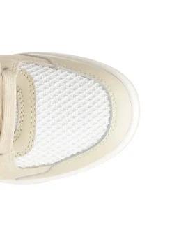 Sneaker sottili fuori ufficio