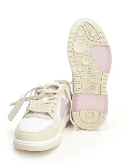 Sneaker sottili fuori ufficio
