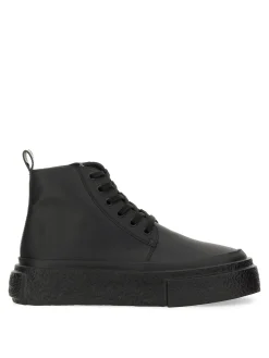 Sneaker stringata in pelle