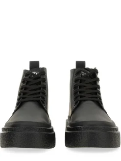 Sneaker stringata in pelle