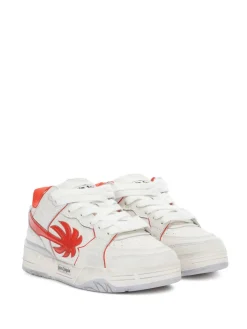 Sneaker usurati da Venezia