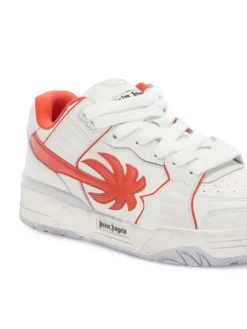 Sneaker usurati da Venezia
