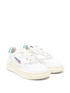 Sneakers in pelle con toppa con logo