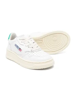 Sneakers in pelle con toppa con logo