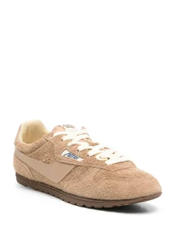 Sneakers s