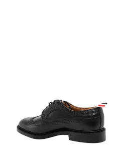 Stringate in pelle martellata