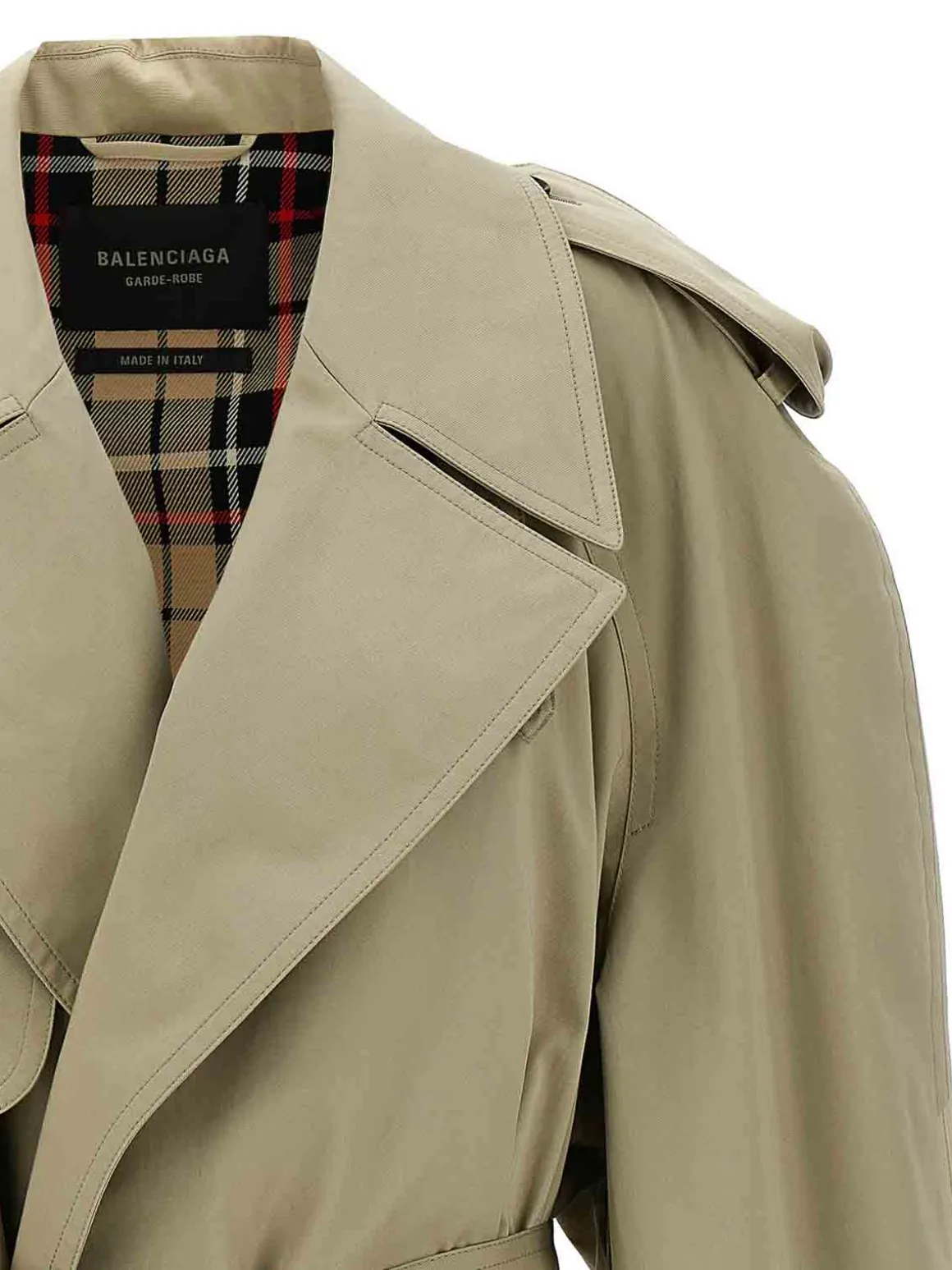 Trench ritagliato