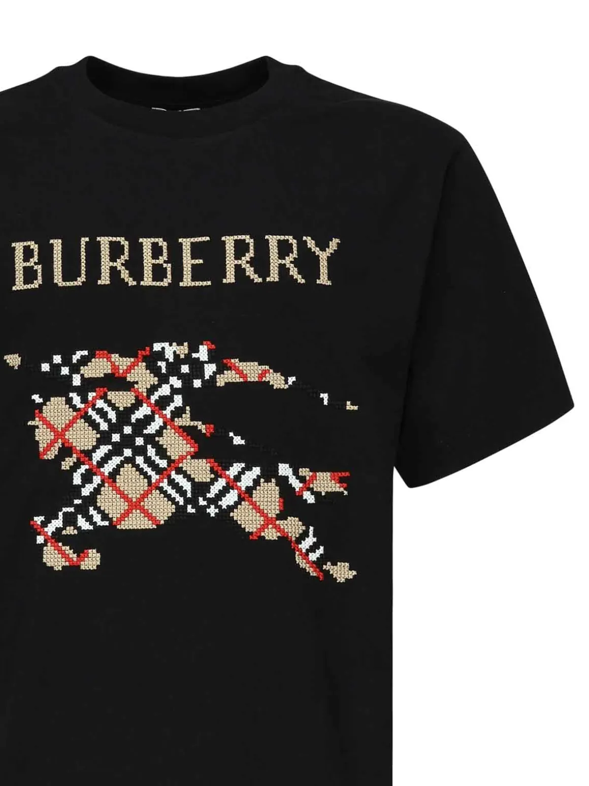 T-shirt con EKD a punto croce