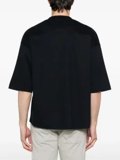T-shirt in cotone a collo blu.