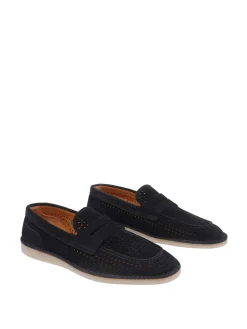 Un mocassino nero