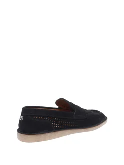 Un mocassino nero