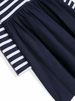 Vestito con logo frontale con stampa a righe