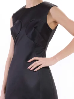 Vestito di raso cucito